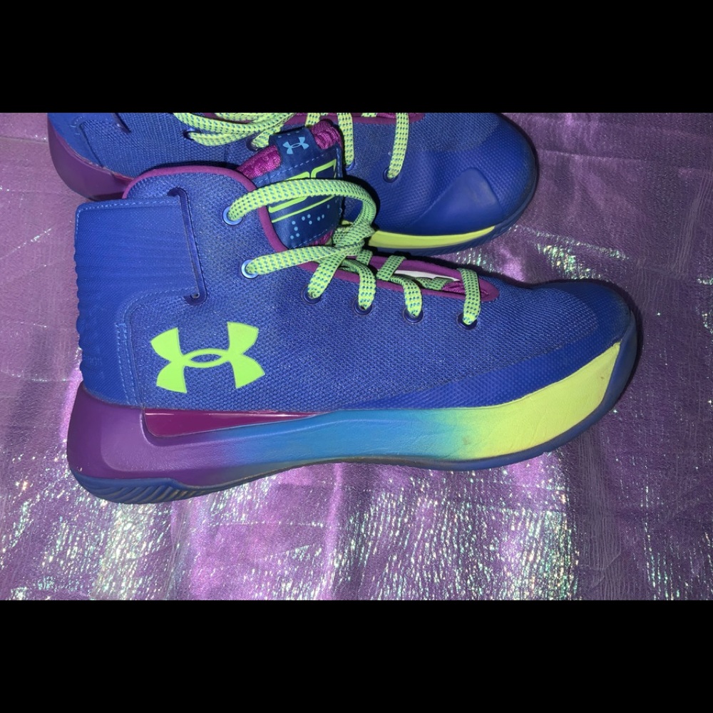 Under Armour basketball shoes. Great condition